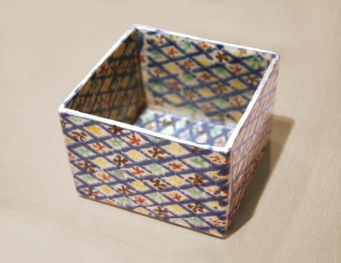 A Kyoto ware dish attributed to Ogata Kenzan